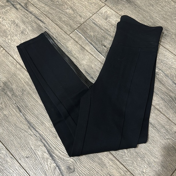 • SPANX • Women’s Perforated Panel Leggings In Very Black  Small - Picture 3 of 4